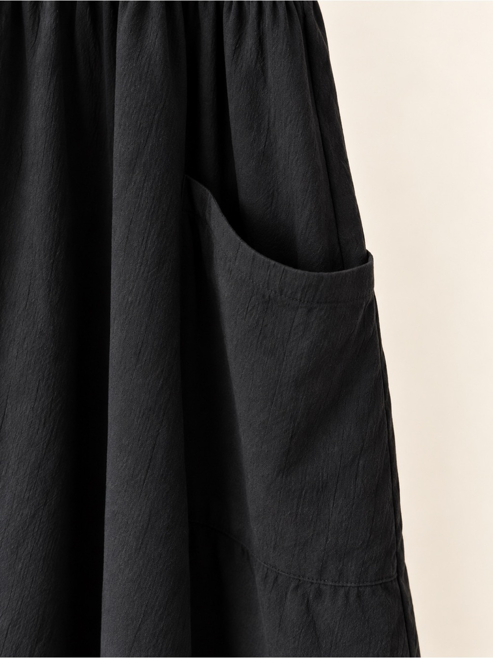 Black Short Sleeve Babydoll Dress with Pockets ~ comparable to size large - Picture 3 of 5